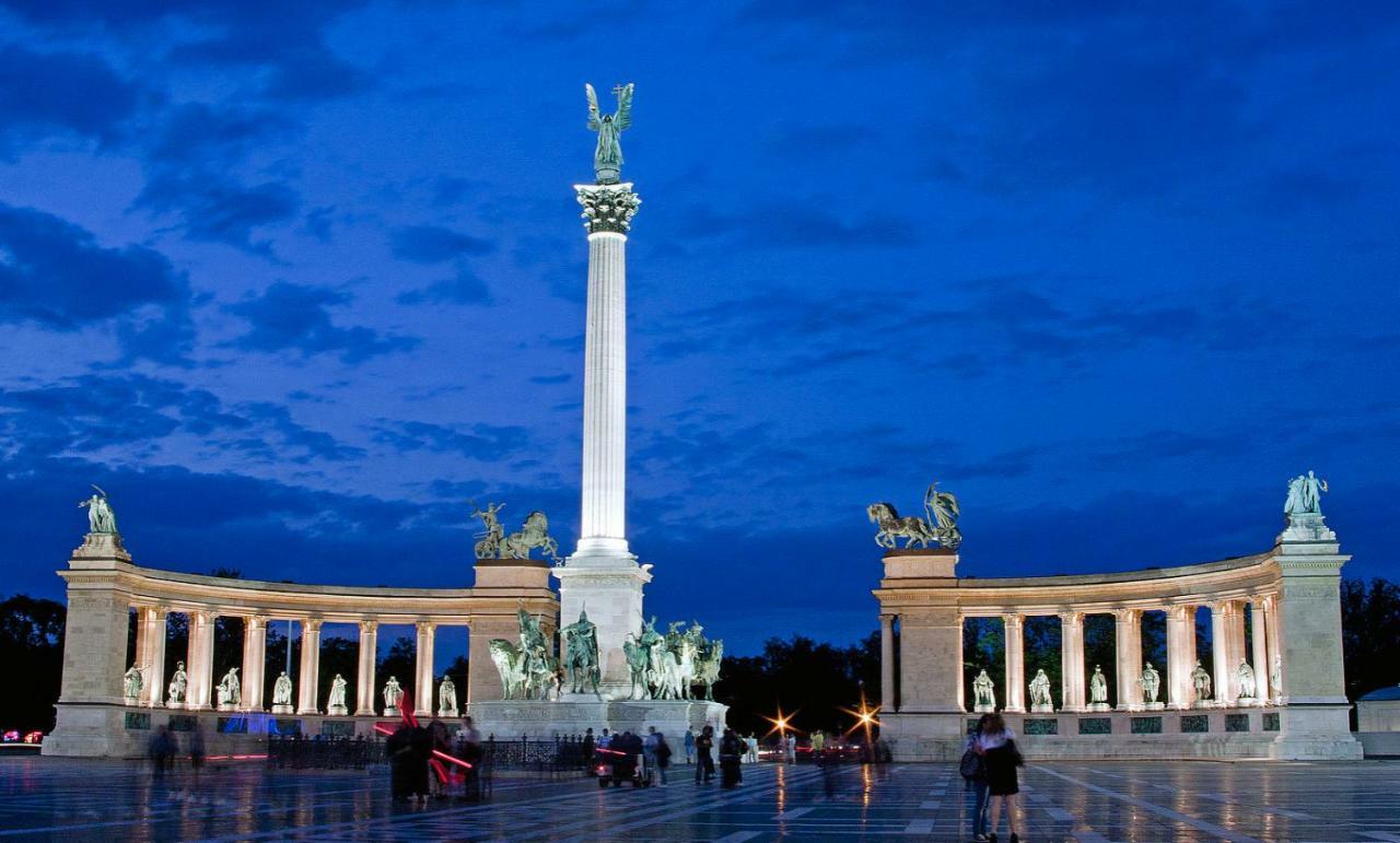 Central Studio Boulevard Budapest Exteriör bild