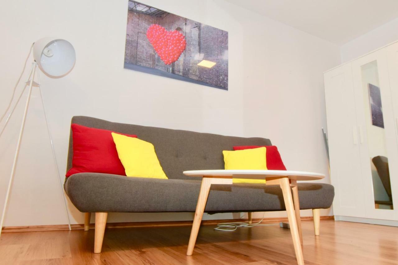 Central Studio Boulevard Budapest Exteriör bild
