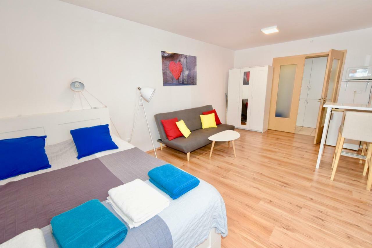 Central Studio Boulevard Budapest Exteriör bild