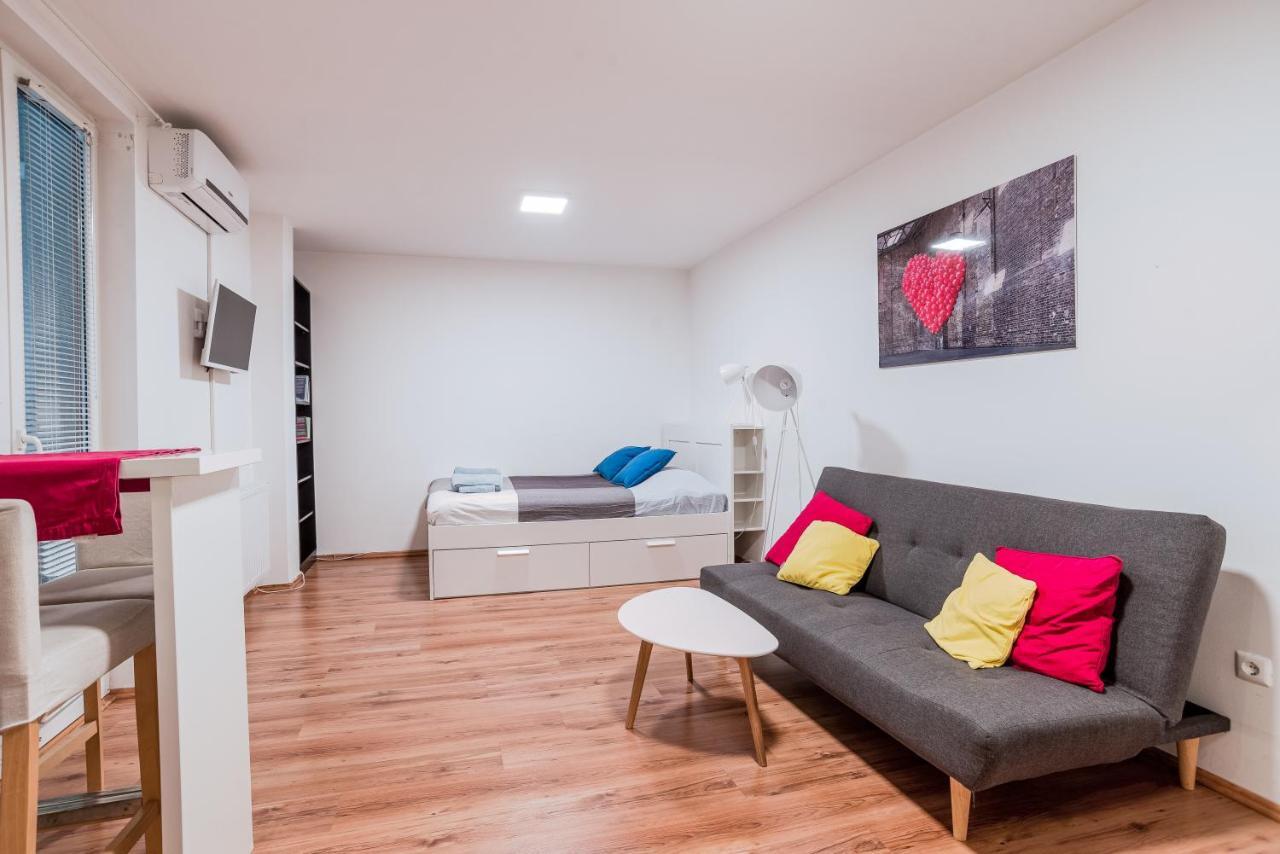 Central Studio Boulevard Budapest Exteriör bild