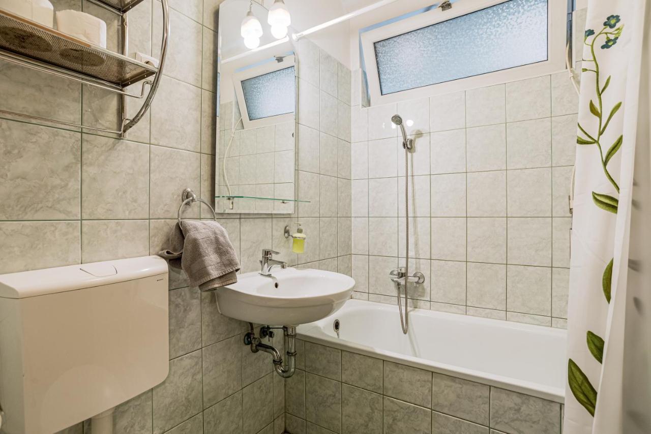 Central Studio Boulevard Budapest Exteriör bild